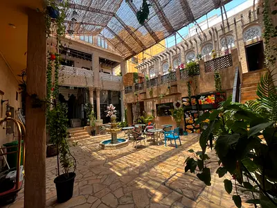 RUNNING RESTAURANT IN A HERITAGE BULDING FOR DAILY RENTAL