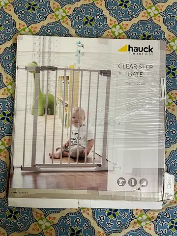 Hauck Clear Step Baby Safety Gate (new in box)