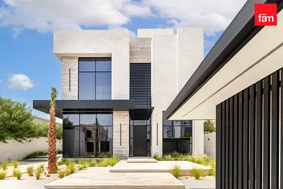 Suburban villa for family, easy access to the city