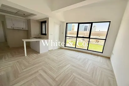 Upgraded | Unfurnished | Low Floor | Study