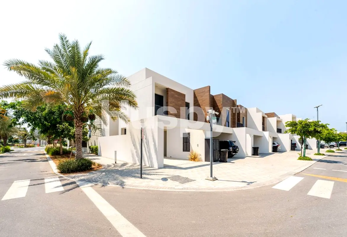 Corner Villa | Ready To Move | Prime Location