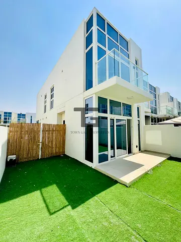 L-Shaped 3 BHK Townhouse for Rent in DH2, Pacifica