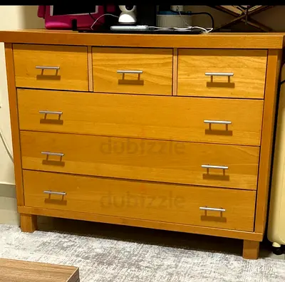 Pan emirates Light wood 5-drawer chest / dresser in good condition