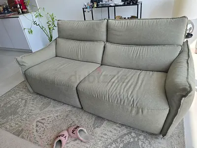 Available high quality marina home tow setter sofa like new