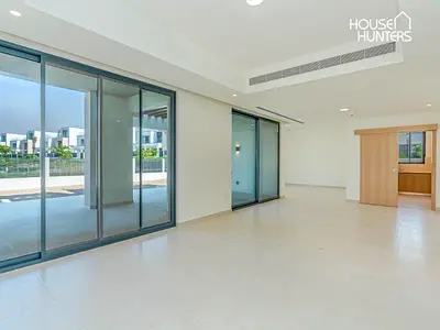 Exclusive | Close to club house, pool and park