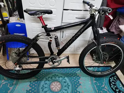 Giant AC full-suspension mountain bike - medium frame, good condition 24x3.2 tire
