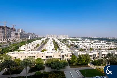Townhouse View | Spacious | Available 1st Nov