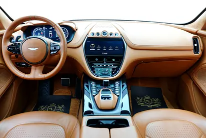2021 Aston Martin DBX 照片 7