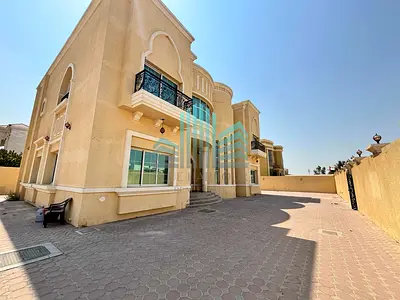HUGE OUTSIDE AREA | IDEAL FOR LARGE FAMILIES | READY TO MOVE-IN