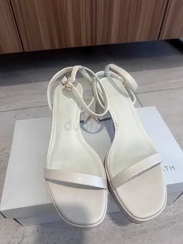 CHARLES & KEITH White Heels
Size 38
