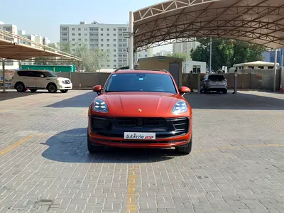 2023 Porsche MACAN photo 2