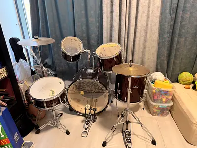 Pearl drum set