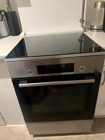 Bosch Series 6 Freestanding Induction Cooker