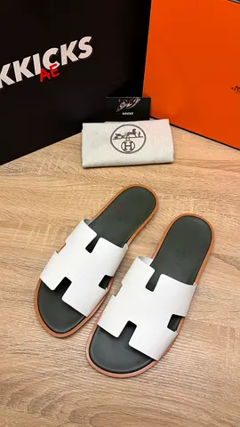 Hermes Izmir Sandal ‘White/Grey’