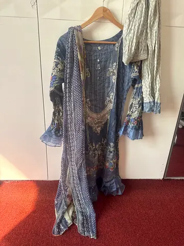 Light blue printed 2-piece traditional women's kurta and trouser set (used) 3 peice suit