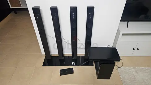 Samsung 5.1 Home Theater Speaker System with Subwoofer and DVD Player