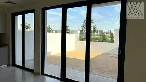 SINGLE ROW - LANDSCAPED - NEAR TO PARK