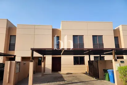 Single Row | 4 Bed Mid Townhouse | Close to Mosque