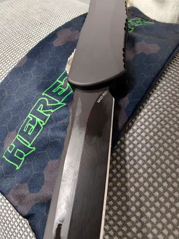 Heretic manticore e carbon fiber knife