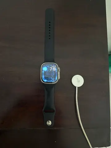 Apple Watch Series (black sport band) with magnetic charger - good working condition- In Abu Dhabi