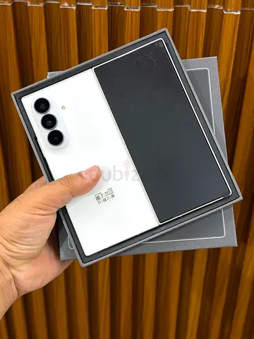 SAMSUNG GALAXY Z FOLD 8 ultra 256GB STORAGE WHITE
