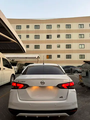2022 Nissan SUNNY photo 2