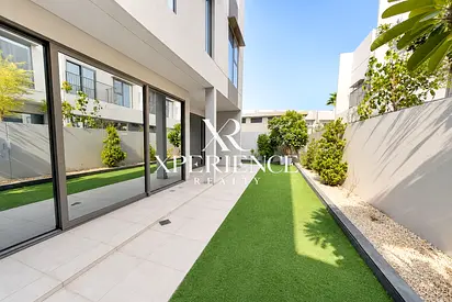 CORNER | VACANT | READY TO MOVE IN