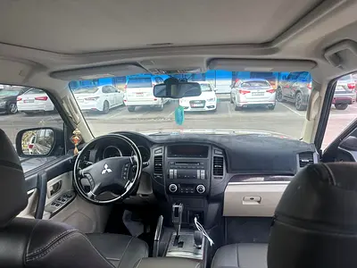 Mitsubishi Pajero GLS Medium Line 2012 GCC Specs