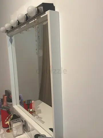 2 square mirrors white  with lamps