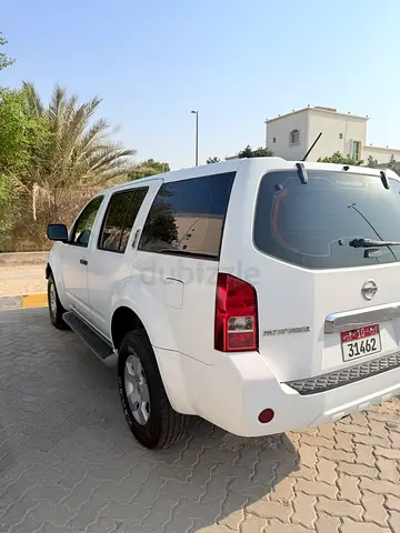 2015 Nissan Pathfinder classic GCC Specs