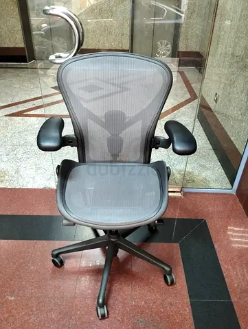 Herman Miller remastered chair for selling.fully loaded color black size B