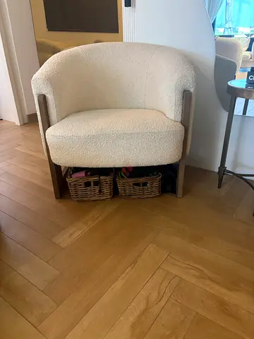 2 Comfortable bouclé accent chair with wooden frame