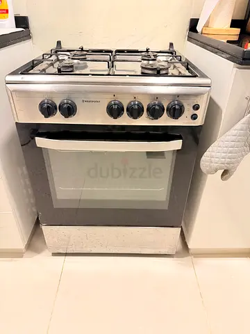 Used stainless steel gas oven with 4 burners - good working condition
