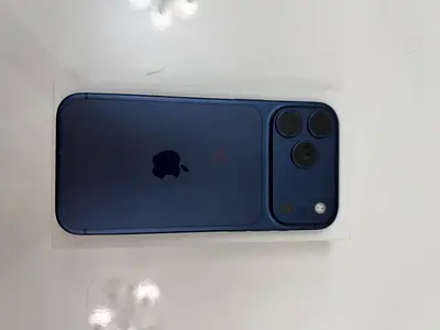 IPHONE 17 PRO MAX 256 GB Blue with box and charger