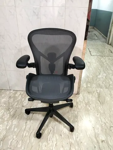 For selling Herman Miller Remastered fully loaded chair size B good condition