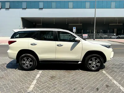 2021 Toyota FORTUNER — фото 4