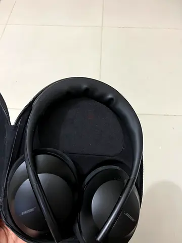 Bose noise cancelling headphones 700