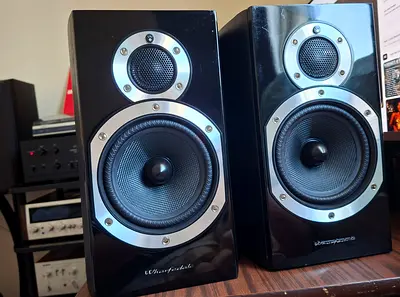 Wharfedale Diamond 10.1 Bookshelf speaker.