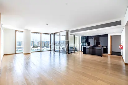 Spacious High Floor Apt with Full Marina View