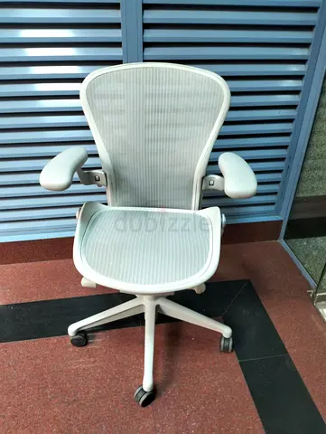 Herman Miller remastered chair for selling.gray color size B