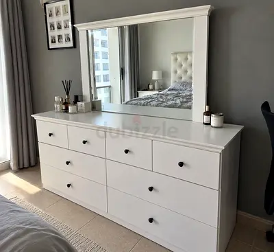 White 8-Drawer Dresser with Large Mirror
