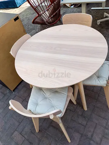 Round Light Wood Dining Table with 4 Chairs