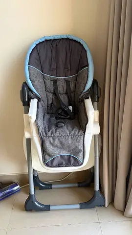 Baby and toddler feeding chair
