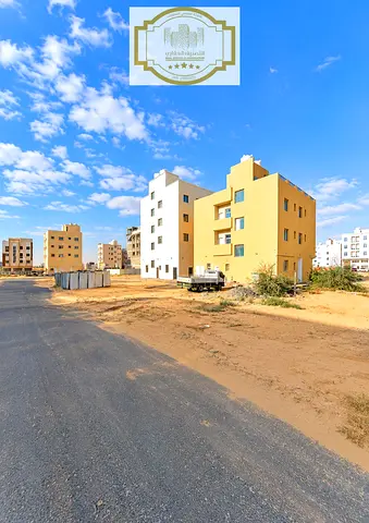 سكني تجاري | أرضي + 3 | 3,094 قدم² | تملك حر