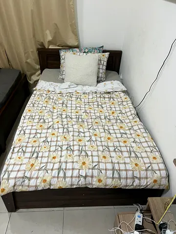2x Single beds with mattresses