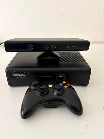Xbox 360 console with Kinect sensor and wireless controller - good working condition