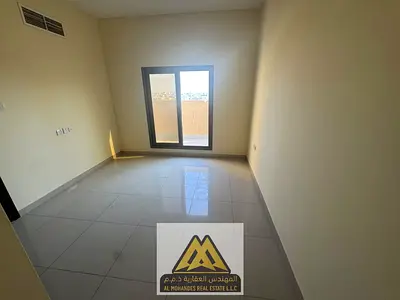 غرفة ماستر | خزائن حائط | تكييف مركزي | بلكونة | الروضة 2 – عجمان | دفع مرن وميسر