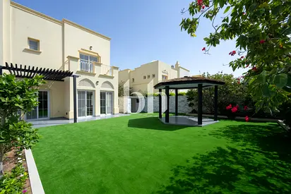 Exclusive | Modern Upgrades | Extra Room | Vacant