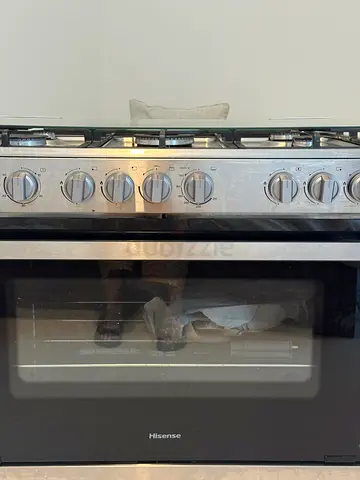 Hisense 5-Burner Gas Range with Oven - Good Working Condition
