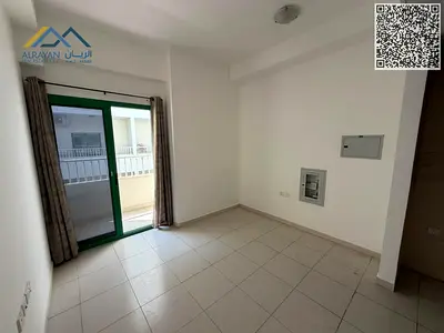 استديو راقي للإيجار في برج سمارت تاور، العامرة | مع بلكونة ومطبخ منفصل | تكييف مركزي، مسبح وجيم وموقف | بجانب حديقة الحميدية | بسعر 22,000 درهم